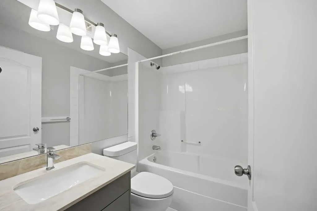 1433 Strathcona Drive SW Calgary AB T3H 4M2