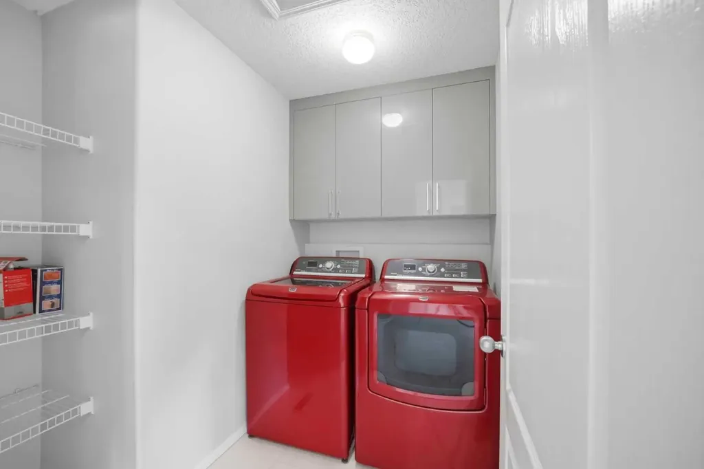 1433 Strathcona Drive SW Calgary AB T3H 4M2