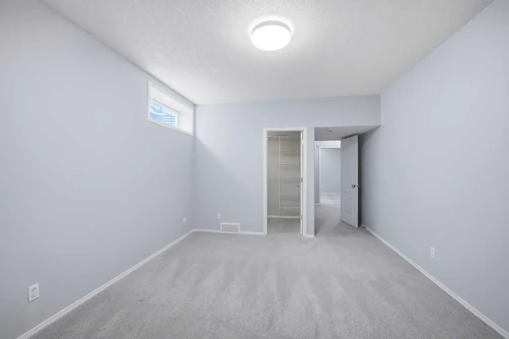1433 Strathcona Drive SW Calgary AB T3H 4M2