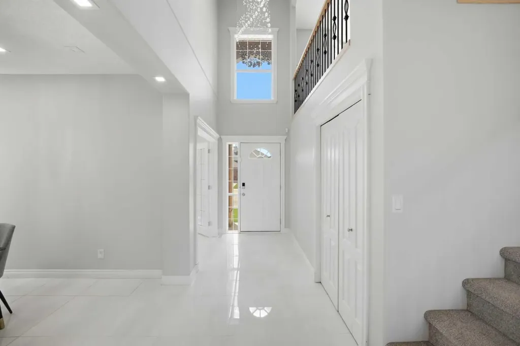 1433 Strathcona Drive SW Calgary AB T3H 4M2