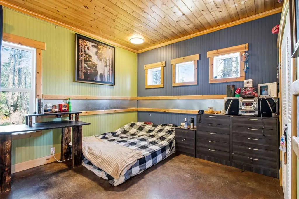 224 7 Street NE Sundre AB T0M1X0