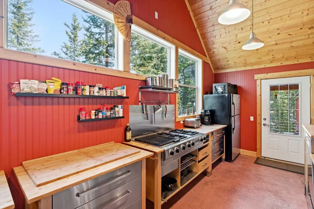 224 7 Street NE Sundre AB T0M1X0