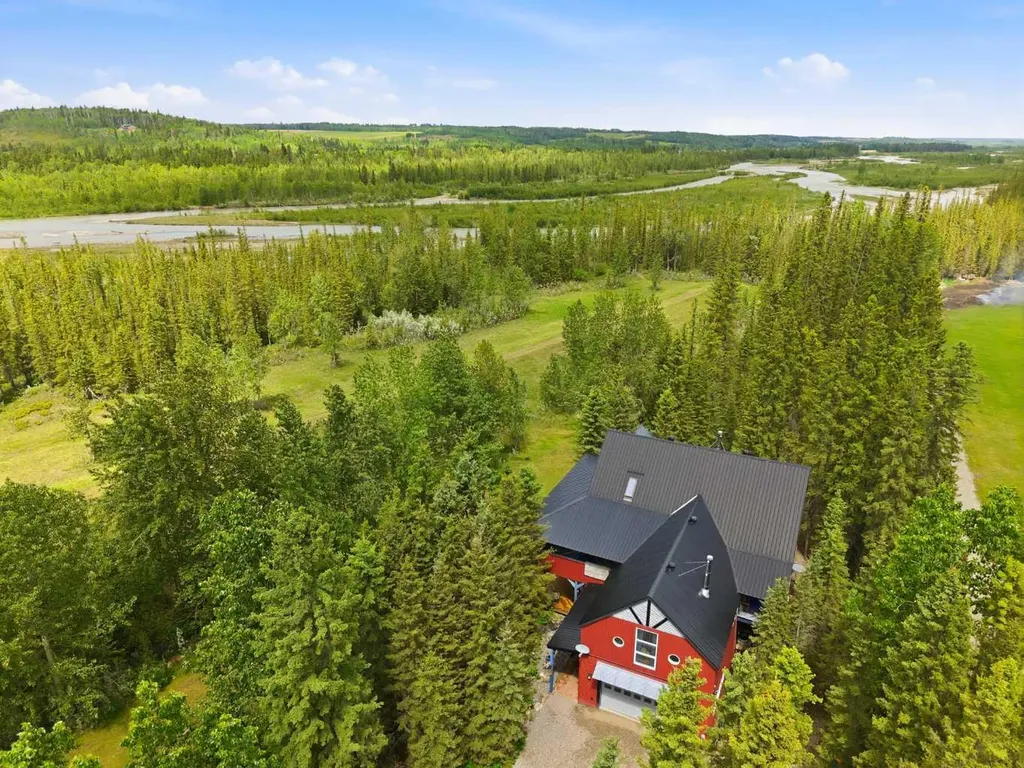 224 7 Street NE Sundre AB T0M1X0