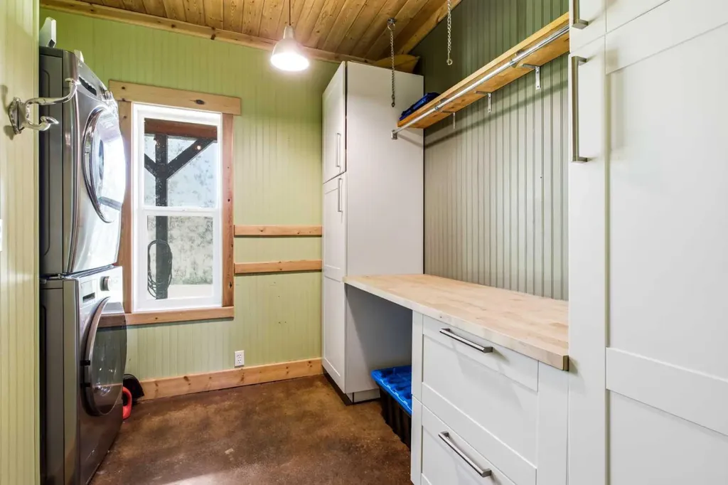 224 7 Street NE Sundre AB T0M1X0