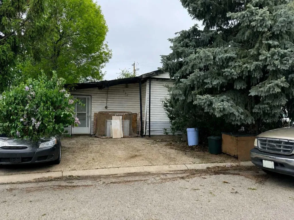 926 Briarwood Crescent Strathmore AB T1P 1E7