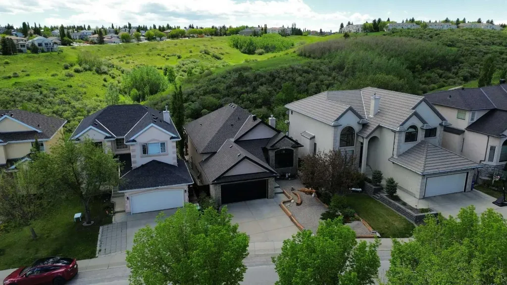 121 Edgeridge Park NW Calgary AB T3A 6B1