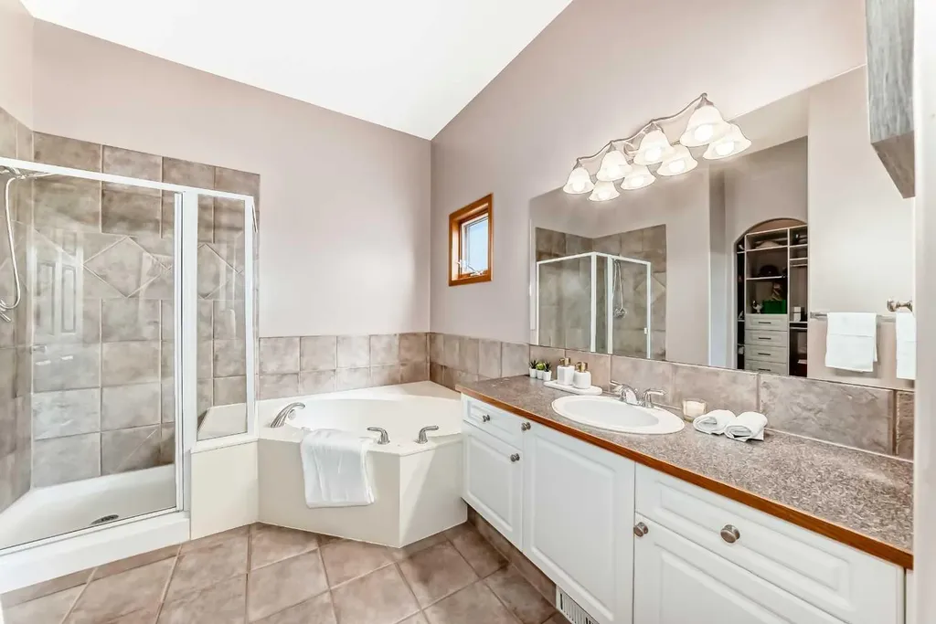 121 Edgeridge Park NW Calgary AB T3A 6B1
