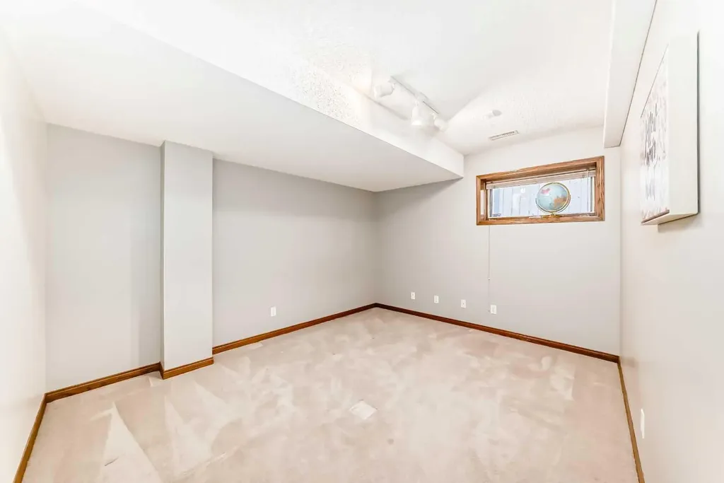 121 Edgeridge Park NW Calgary AB T3A 6B1