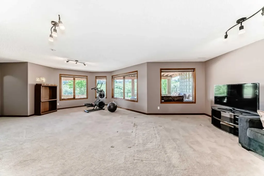 121 Edgeridge Park NW Calgary AB T3A 6B1