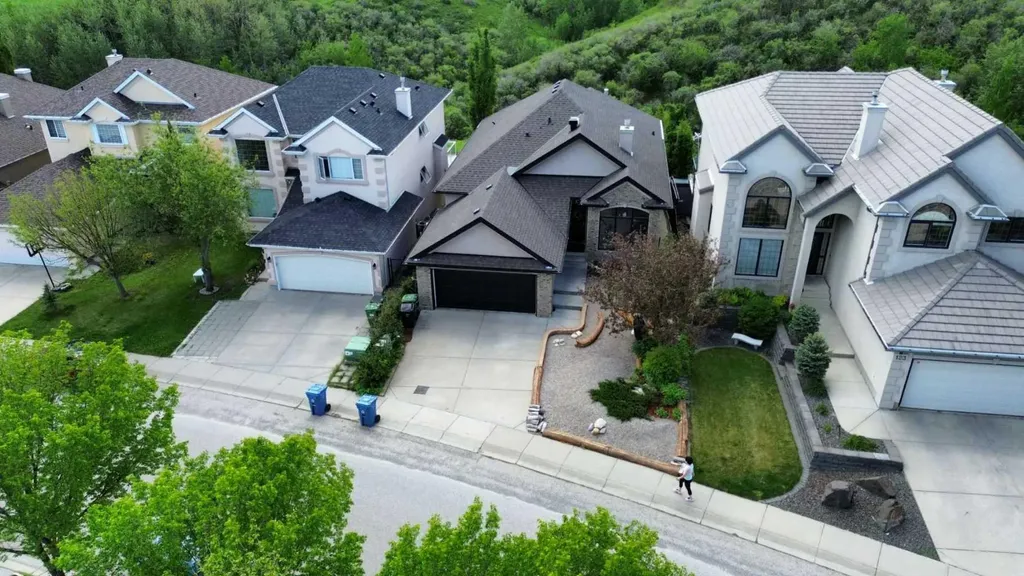 121 Edgeridge Park NW Calgary AB T3A 6B1