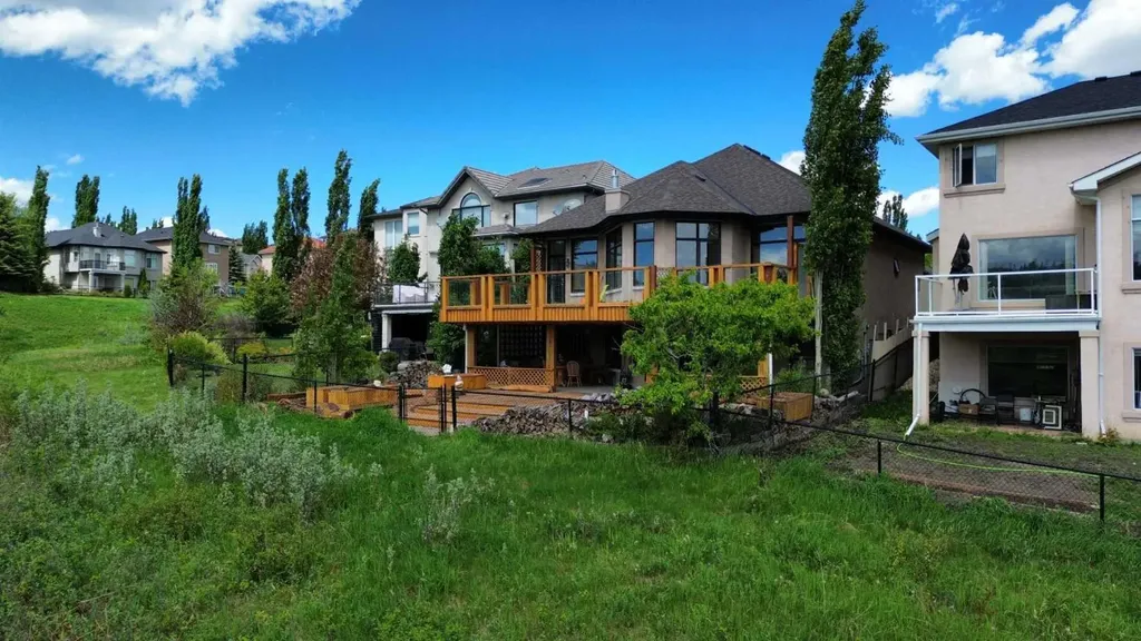 121 Edgeridge Park NW Calgary AB T3A 6B1