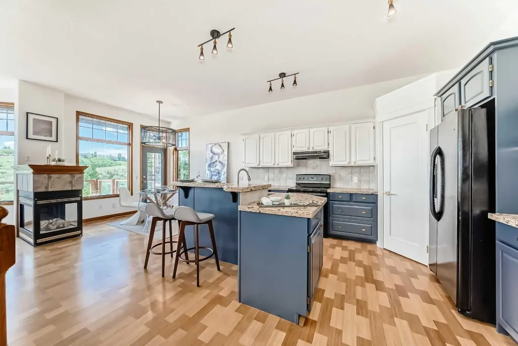 121 Edgeridge Park NW Calgary AB T3A 6B1