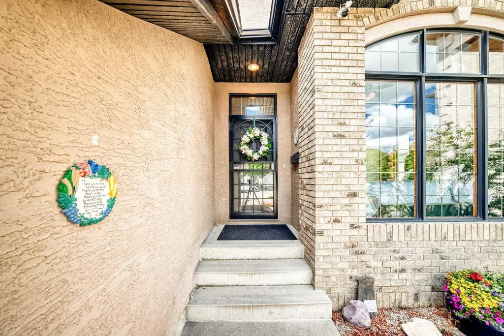 121 Edgeridge Park NW Calgary AB T3A 6B1