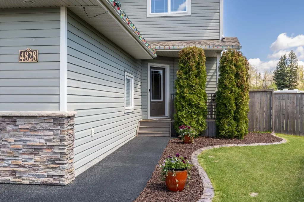 4828 55 Boulevard Close Innisfail AB T4G 0A2