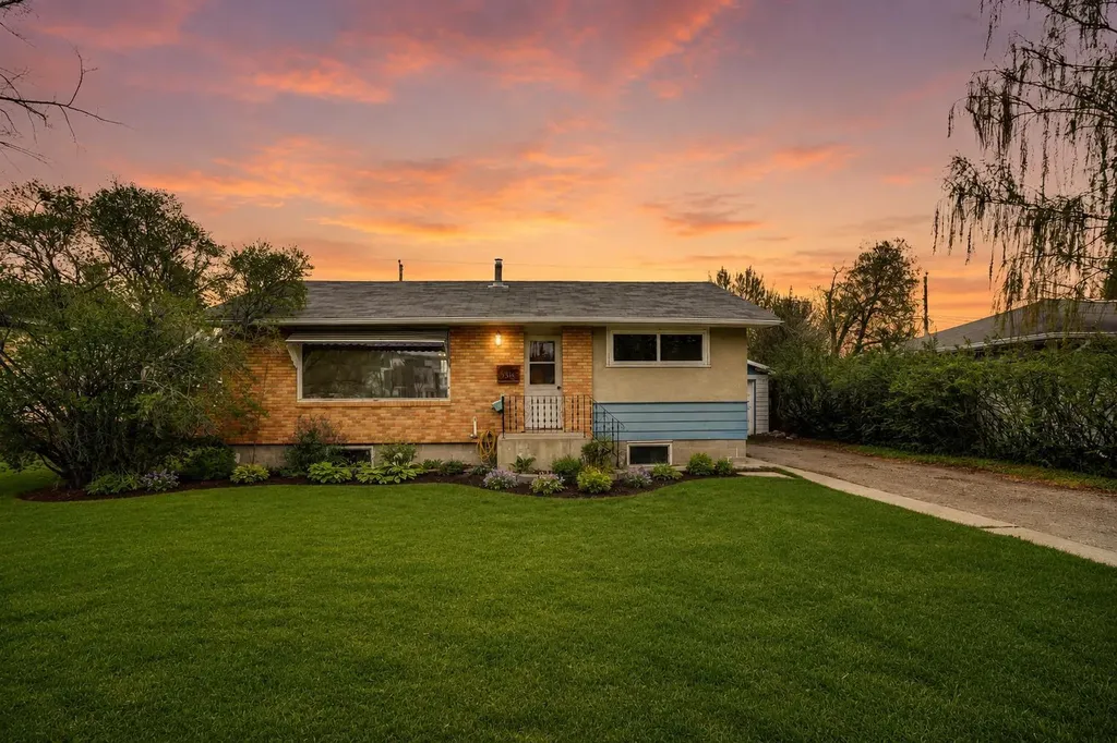 8316 43 Avenue NW Calgary AB T3B 1X9