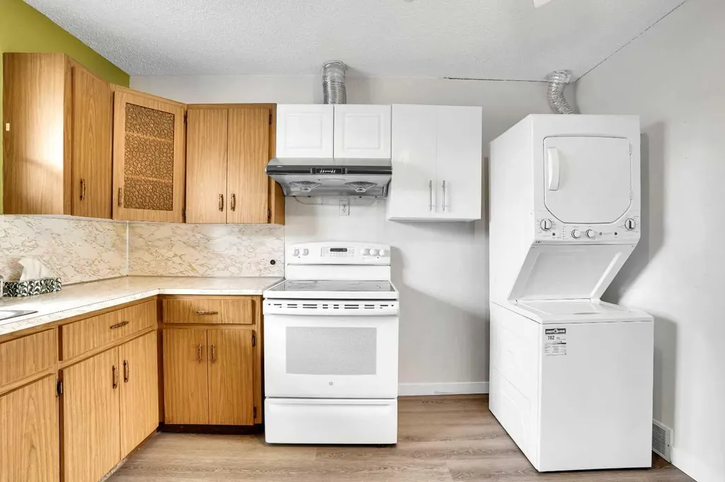 8316 43 Avenue NW Calgary AB T3B 1X9
