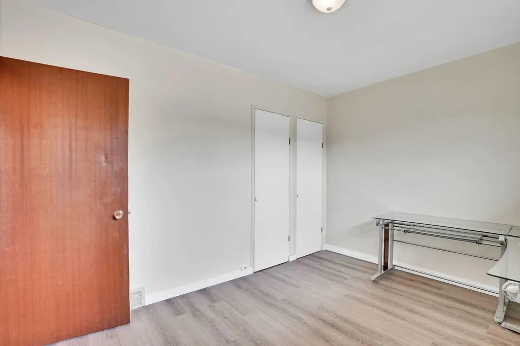 8316 43 Avenue NW Calgary AB T3B 1X9