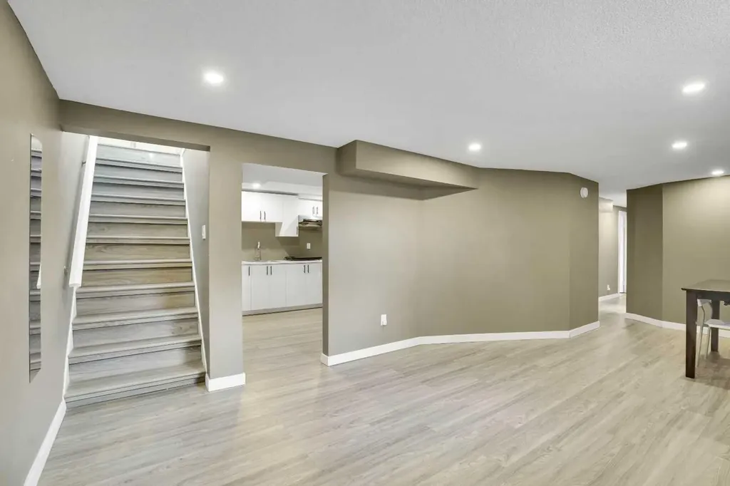 8316 43 Avenue NW Calgary AB T3B 1X9