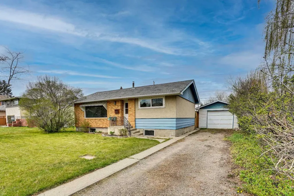 8316 43 Avenue NW Calgary AB T3B 1X9