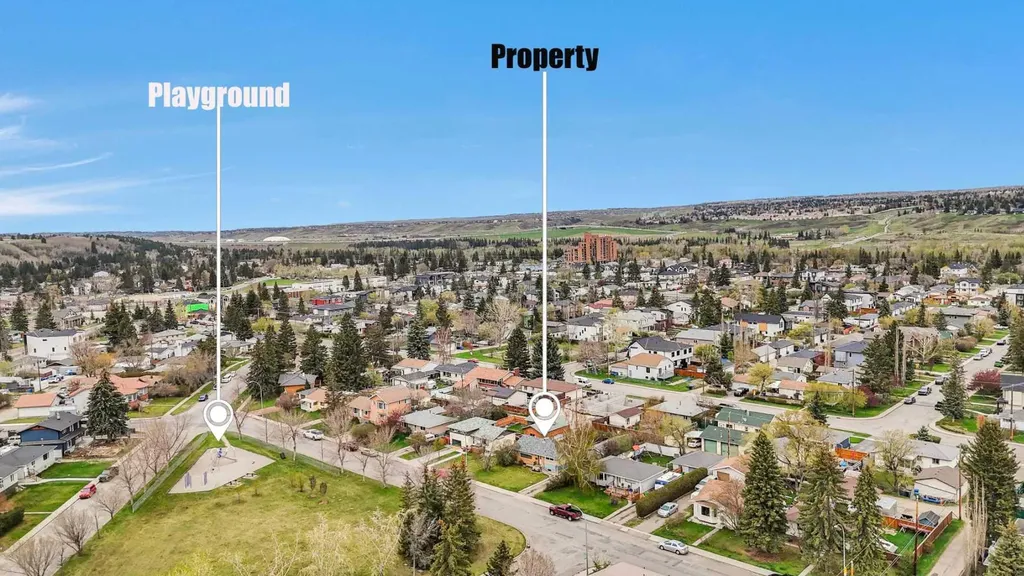 8316 43 Avenue NW Calgary AB T3B 1X9