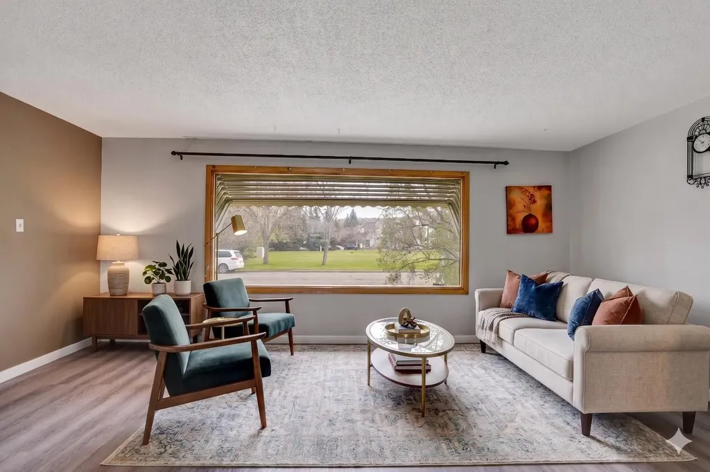 8316 43 Avenue NW Calgary AB T3B 1X9