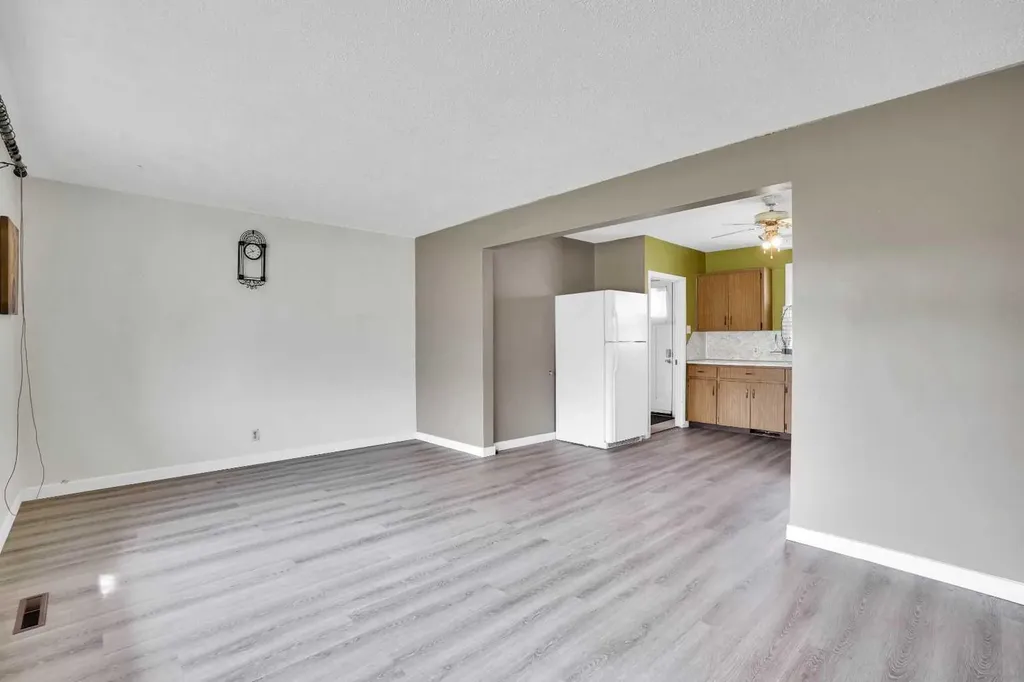 8316 43 Avenue NW Calgary AB T3B 1X9