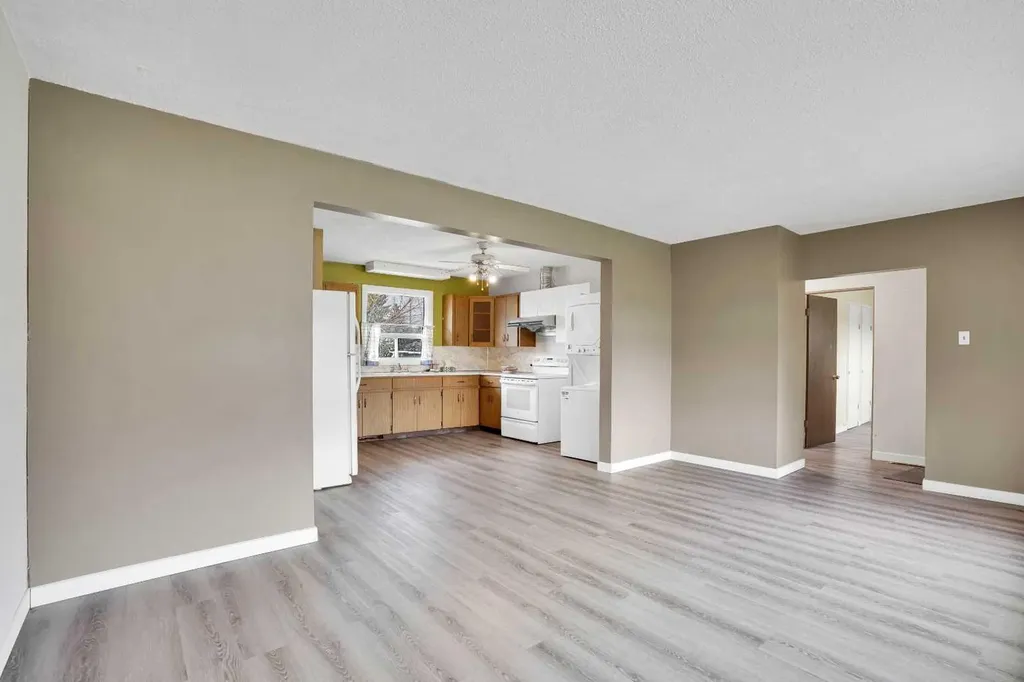 8316 43 Avenue NW Calgary AB T3B 1X9