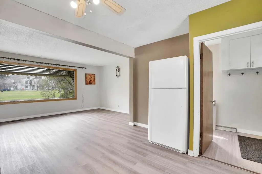 8316 43 Avenue NW Calgary AB T3B 1X9