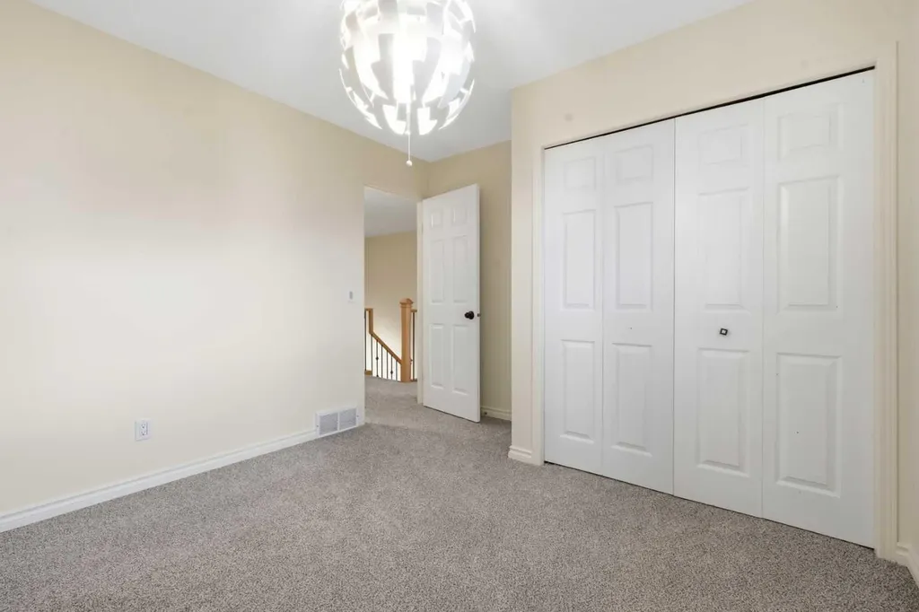 46 Bridleglen Manor SW Calgary AB T2Y 3W9