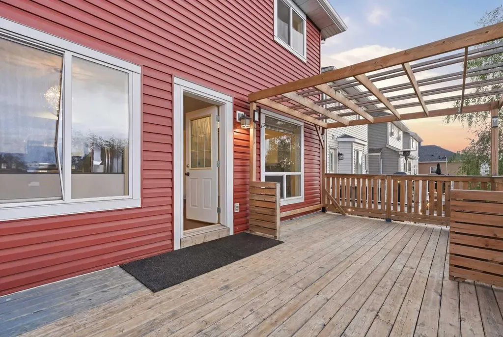 46 Bridleglen Manor SW Calgary AB T2Y 3W9