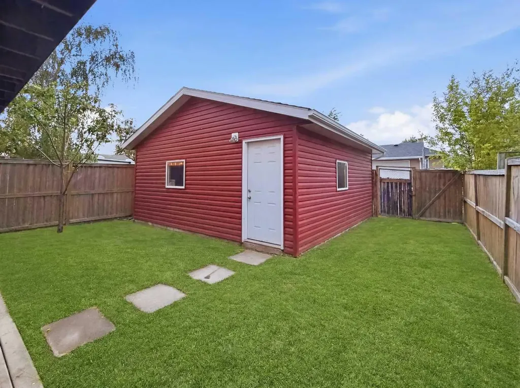 46 Bridleglen Manor SW Calgary AB T2Y 3W9