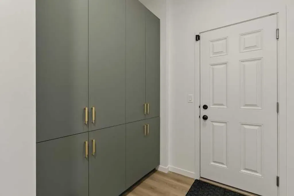 20 Wolf Creek Street SE Calgary AB T2X 4V2