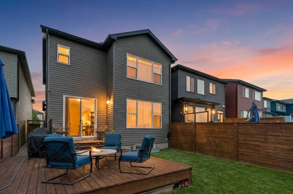 20 Wolf Creek Street SE Calgary AB T2X 4V2