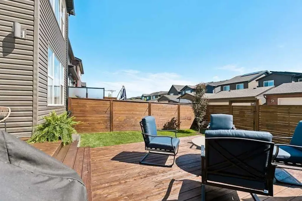20 Wolf Creek Street SE Calgary AB T2X 4V2