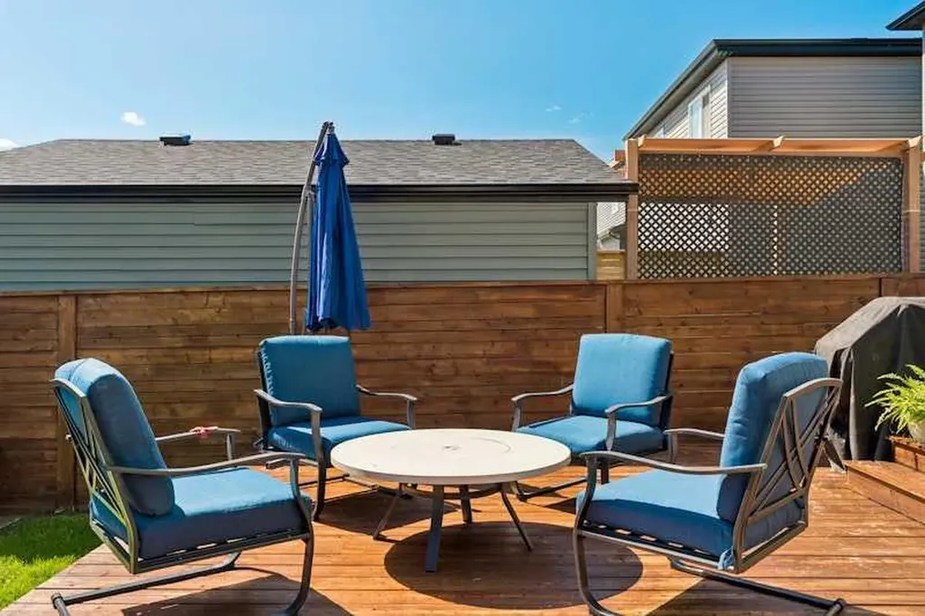 20 Wolf Creek Street SE Calgary AB T2X 4V2