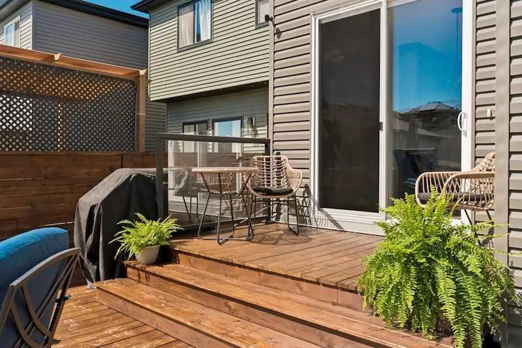 20 Wolf Creek Street SE Calgary AB T2X 4V2