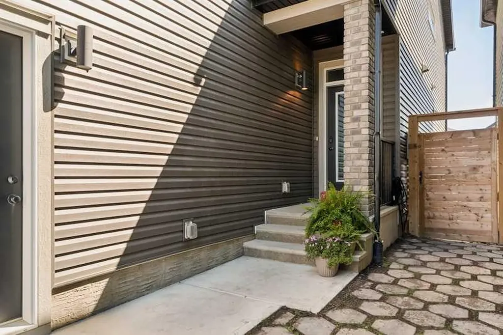 20 Wolf Creek Street SE Calgary AB T2X 4V2