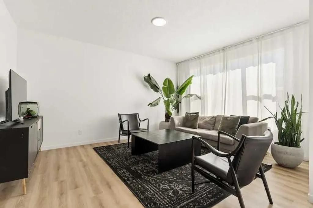 20 Wolf Creek Street SE Calgary AB T2X 4V2