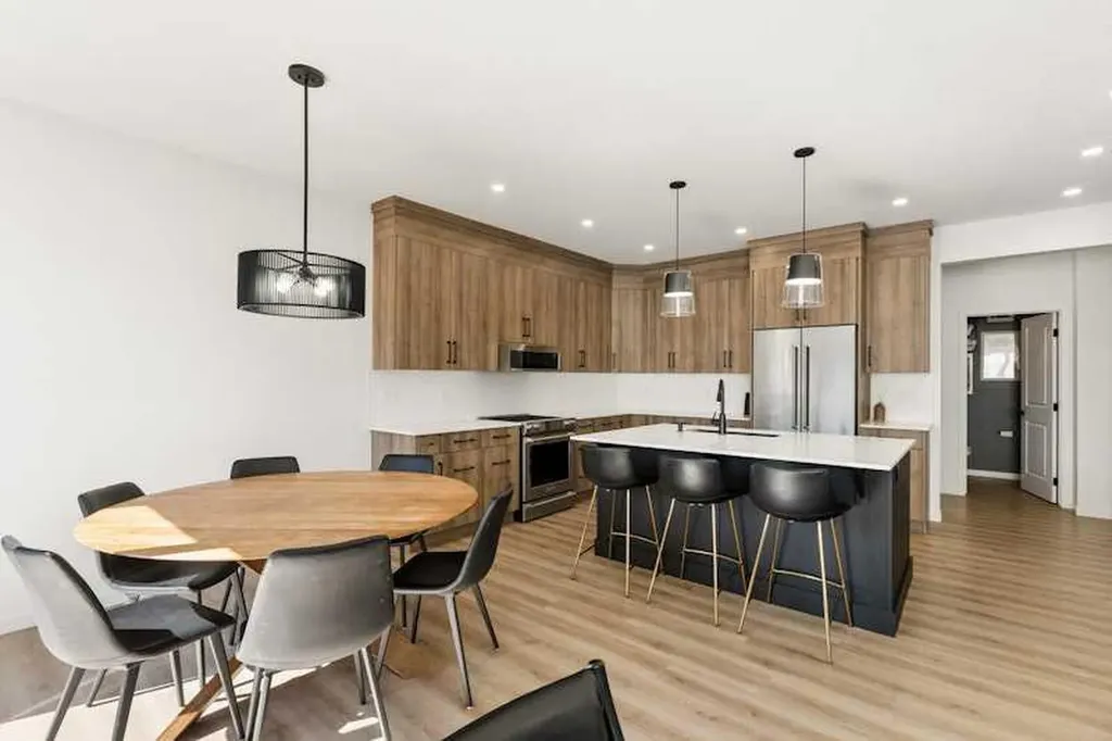 20 Wolf Creek Street SE Calgary AB T2X 4V2