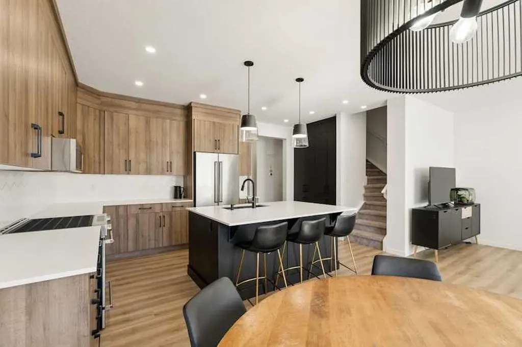 20 Wolf Creek Street SE Calgary AB T2X 4V2
