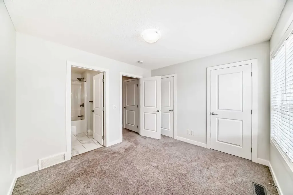 32 Evanscrest Park NW Calgary AB T3P 1R3