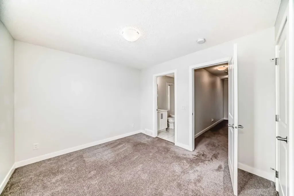 32 Evanscrest Park NW Calgary AB T3P 1R3