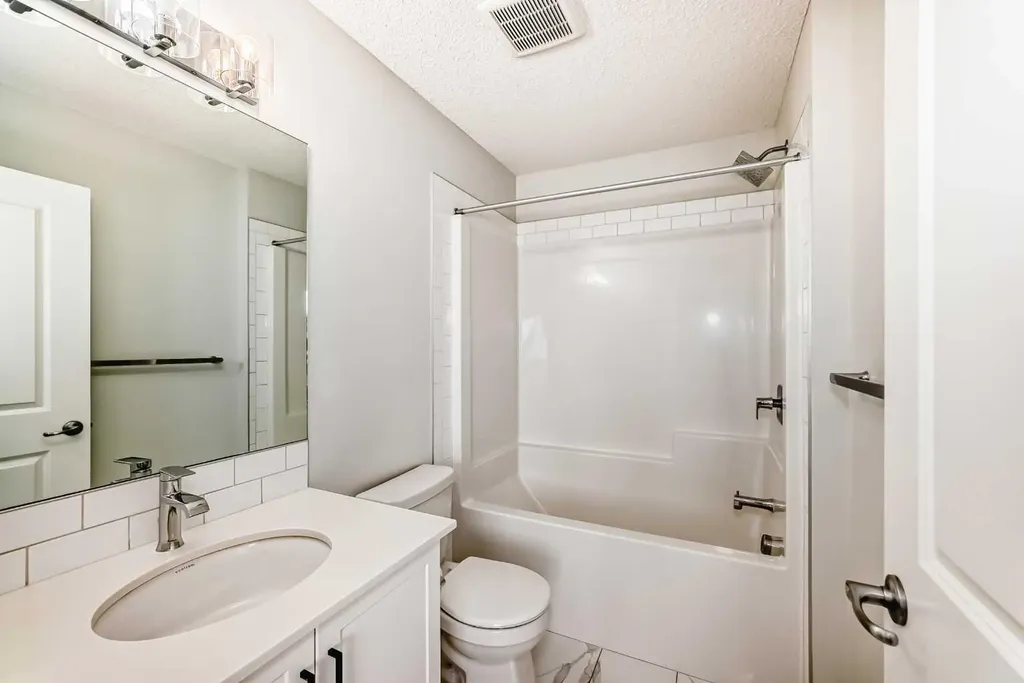 32 Evanscrest Park NW Calgary AB T3P 1R3
