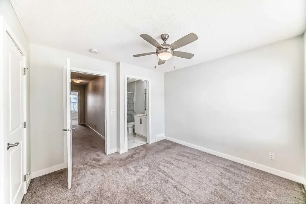 32 Evanscrest Park NW Calgary AB T3P 1R3