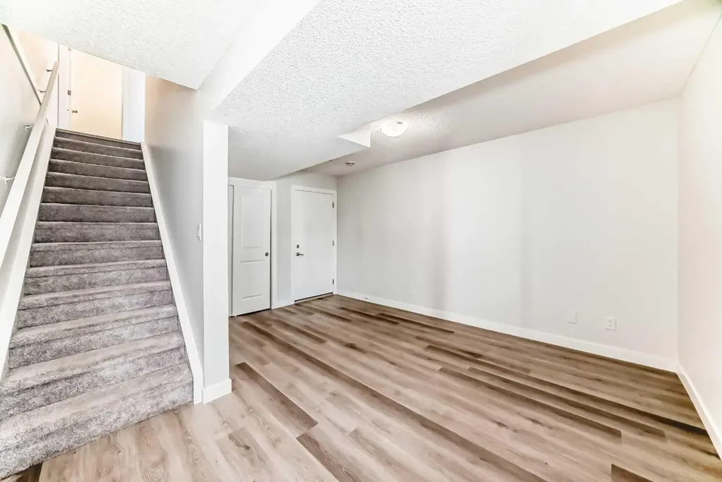 32 Evanscrest Park NW Calgary AB T3P 1R3
