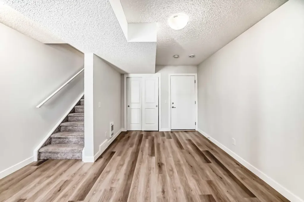 32 Evanscrest Park NW Calgary AB T3P 1R3