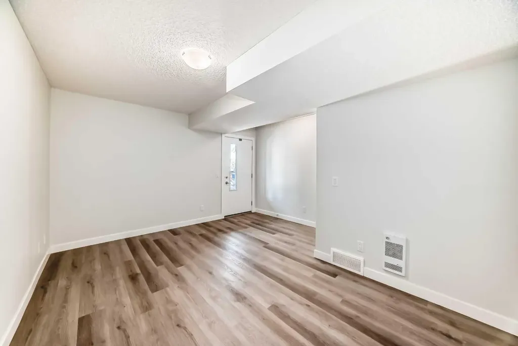 32 Evanscrest Park NW Calgary AB T3P 1R3