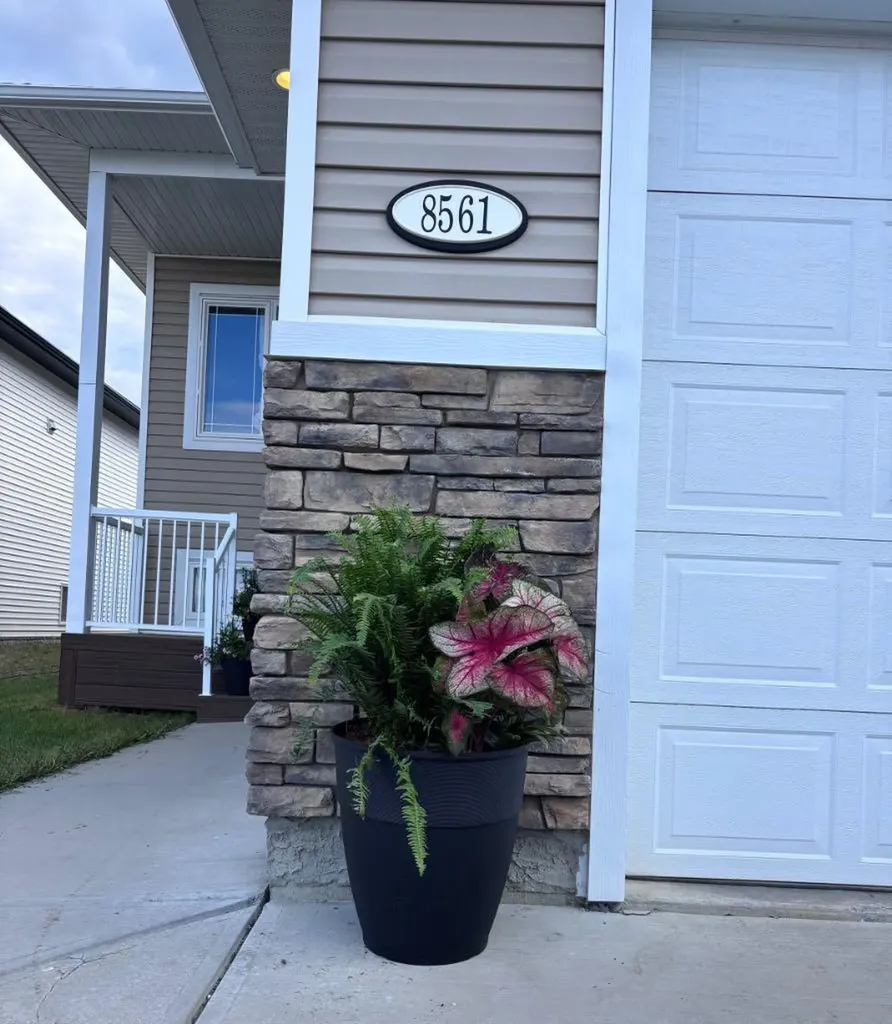 8561 72 Avenue Grande Prairie AB T8X0N9