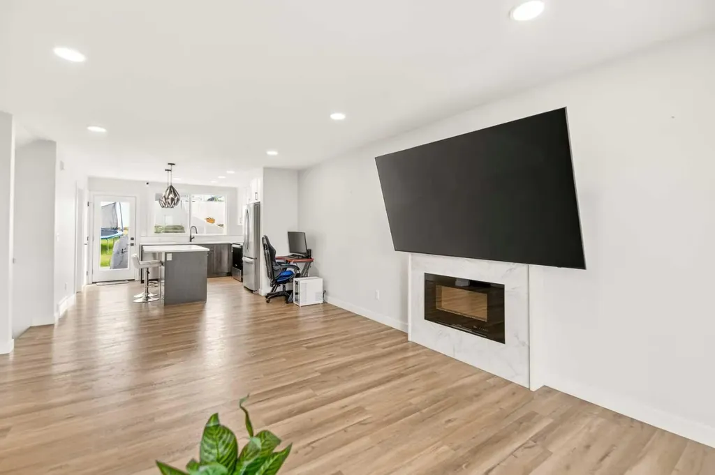 12 Vincent Gate Sylvan Lake AB T4S 0V7