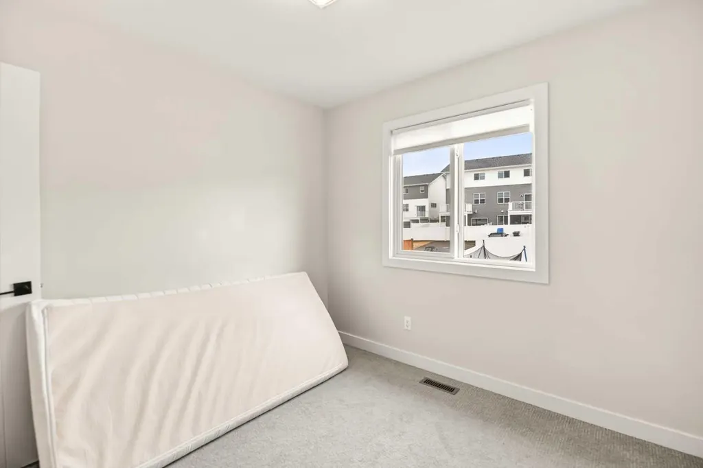 12 Vincent Gate Sylvan Lake AB T4S 0V7